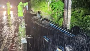 truk-terbalik-di-gunung-paro-aceh-besar-yang-diduga-akibat-rem-blong.jpg