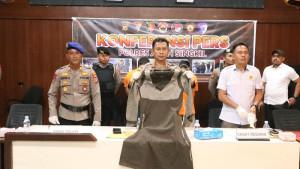 tunjukan-barang-bukti-baju-korban-dugaan-pelecehan-seksual-oleh-abang-iparnya.jpg