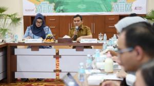 wagub-Aceh-menyampaikan-sambutan-saat-menerima-kunjungan-kerja-Komisi-IX-DPR-RI.jpg