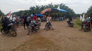 warga-masih-blokade-jalan-ke-PTPN-IV.jpg