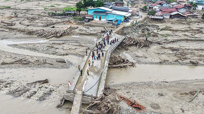 Jembatan Ai Bubuh, Dabun Gelang, Gayo Lues, yang hancur akibat banjir dan tanah longsor, Minggu (28/12/2025).