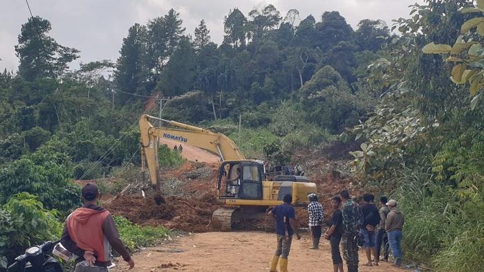 Pembersihan Longsor Gunung Salak Capai Km 31, Jalur Sudah Bisa Dilintasi