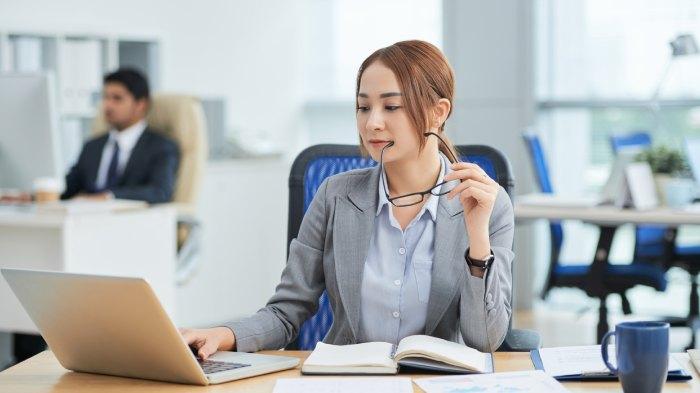 Hati-Hati! Duduk Terlalu Lama Bisa Picu 7 Masalah Kesehatan Serius