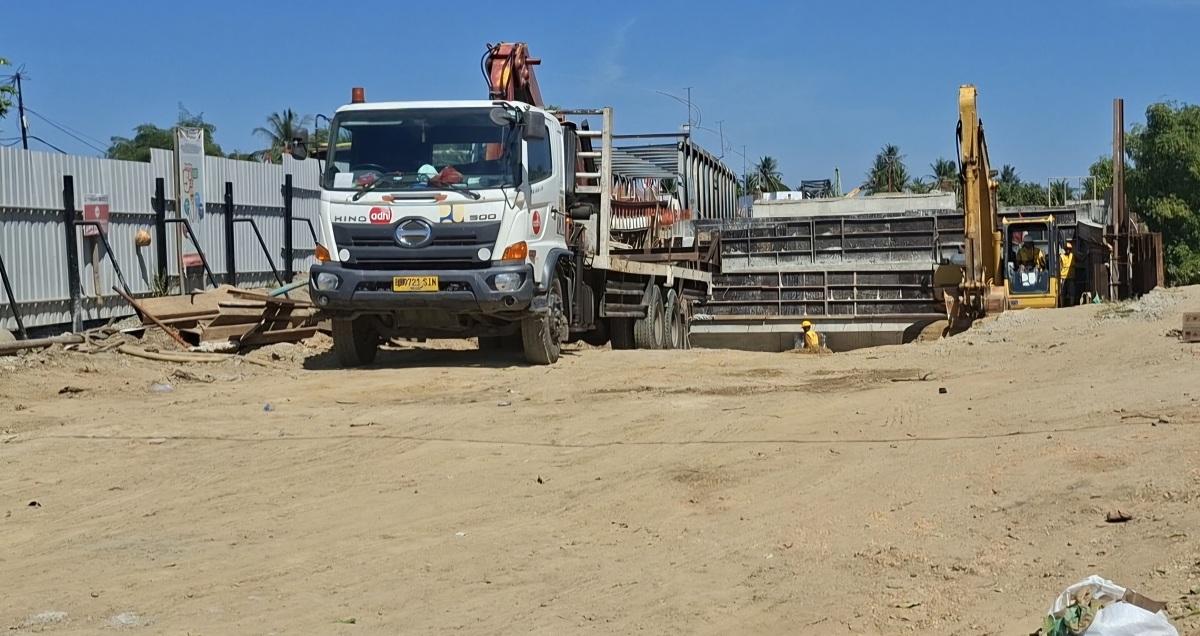 Oprit Jembatan Kutablang Bireuen Mulai Ditimbun, Progres Pembangunan Capai 71,80 Persen - Serambinews.com