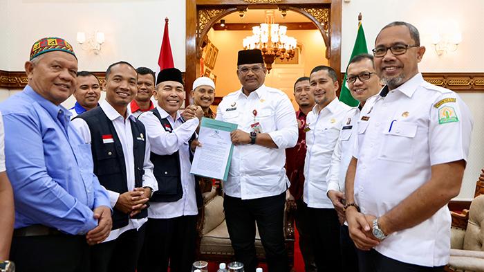 Aliansi-buruh-Aceh-melakukan-audiensi-bersama-Pj-Gubernur-Aceh.jpg