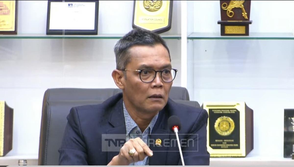 Anggota-Baleg-DPR-RI-asal-Aceh-TA-Khalid-menyampaikan-terima-kasih.jpg
