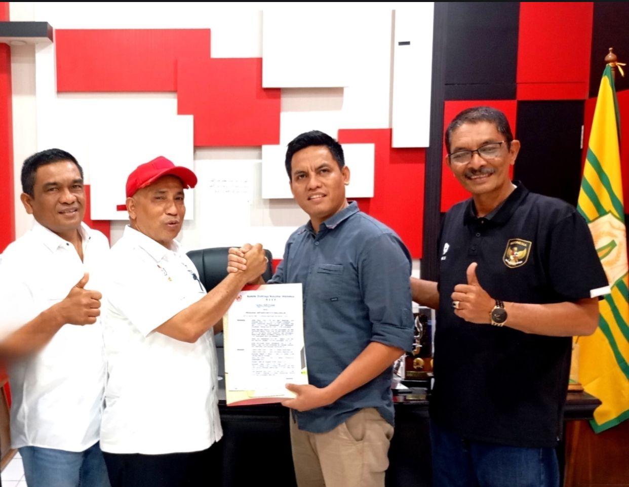 külotsiz yubka ostidan kozdan kechirish