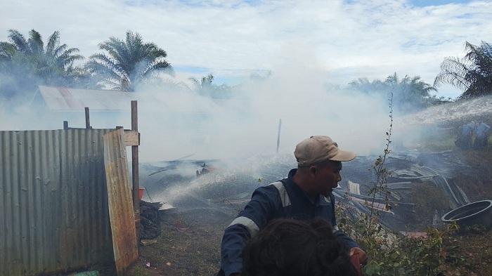 Asrama-putri-pesantren-Al-Zamzamiyah-terbakar.jpg