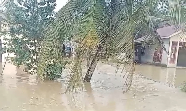 Banjir-Tripa-Makmur-Nagan-Raya-Selasa-17102023.jpg