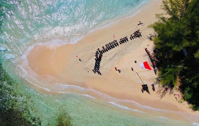 Bendera-merah-putih-berkibar-di-Pulau-Gosong_Abdya.jpg