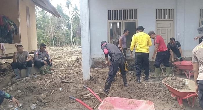 Bireuen-dayah-tersebut-dipenuhi-endapan-lumpur-saat-banjir-bandang-akhir-November-lalu.jpg