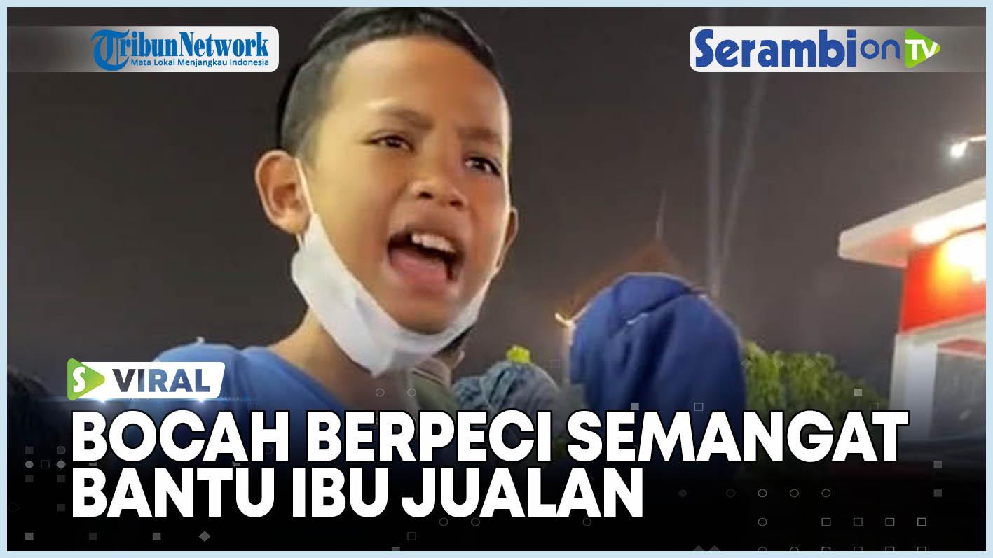 Bocah-Berpeci-Teriak-Tawarkan-Dagangan-Kerak-Telor-Sang-Ibu-di-PRJ-Netizen-Soroti-Semangatnya.jpg