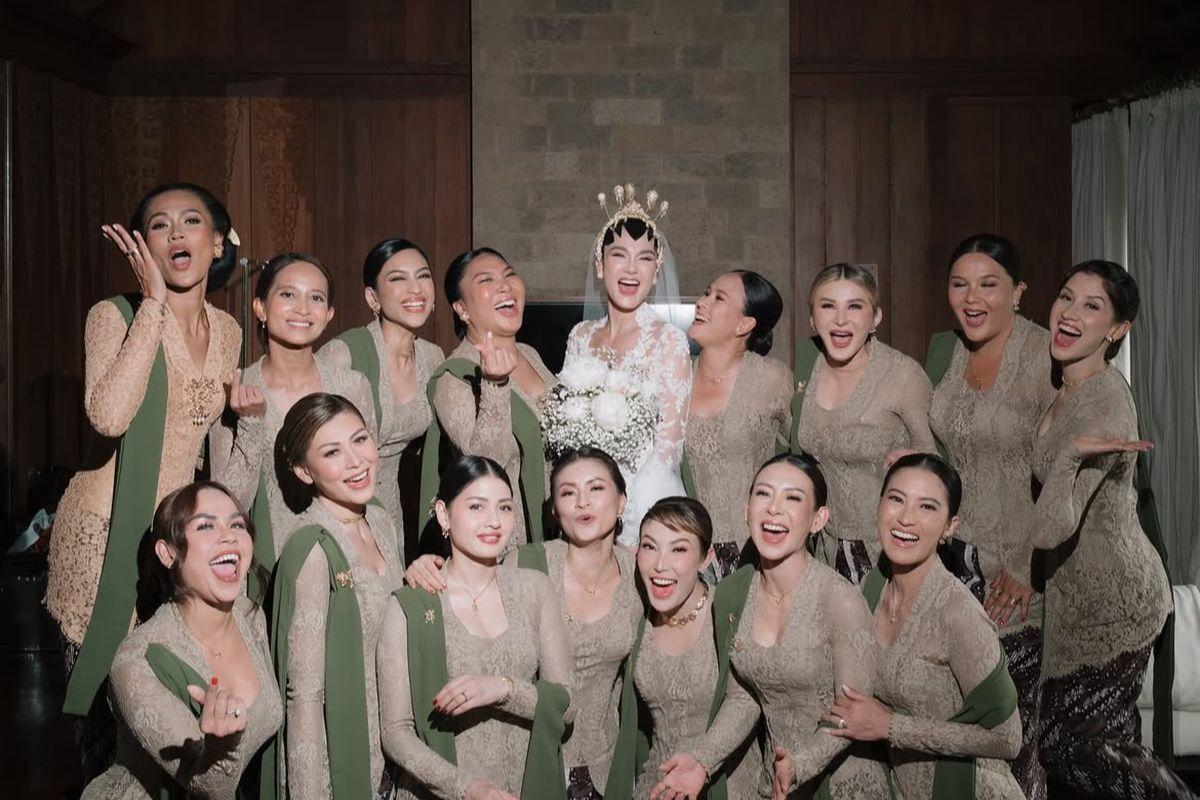 Bridesmaid-Luna-Maya-di-hari-pernikahannya-Rabu-752025-Dokumen-Luna-Maya.jpg