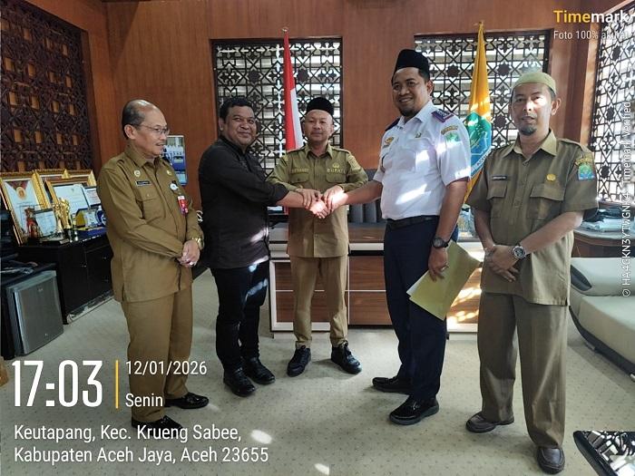 Bupati-Aceh-Jaya-Safwandi-menunjuk-Masri-sebagai-Plt-Sekda-Aceh-Jaya.jpg