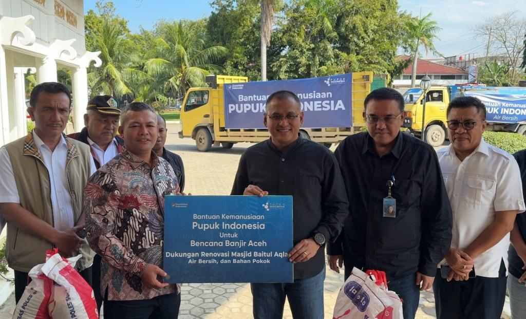 Bupati-Aceh-Utara-Ismail-A-Jalil-terima-bantuan-dari-Pupuk-Indonesia.jpg