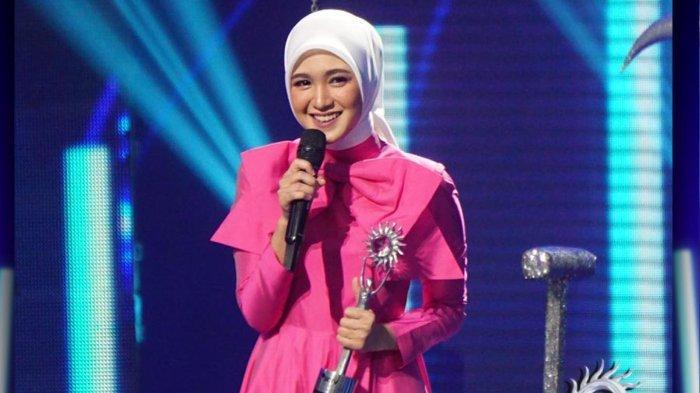 Cut-Syifa-Aktris-Pendamping-Paling-Ngetop-dalam-penghargaan-SCTV-Awards-2022.jpg