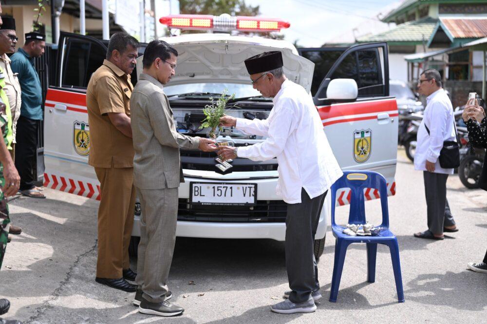 Farid Nyak Umar, Dedikasi untuk Pendidikan dan Kesehatan