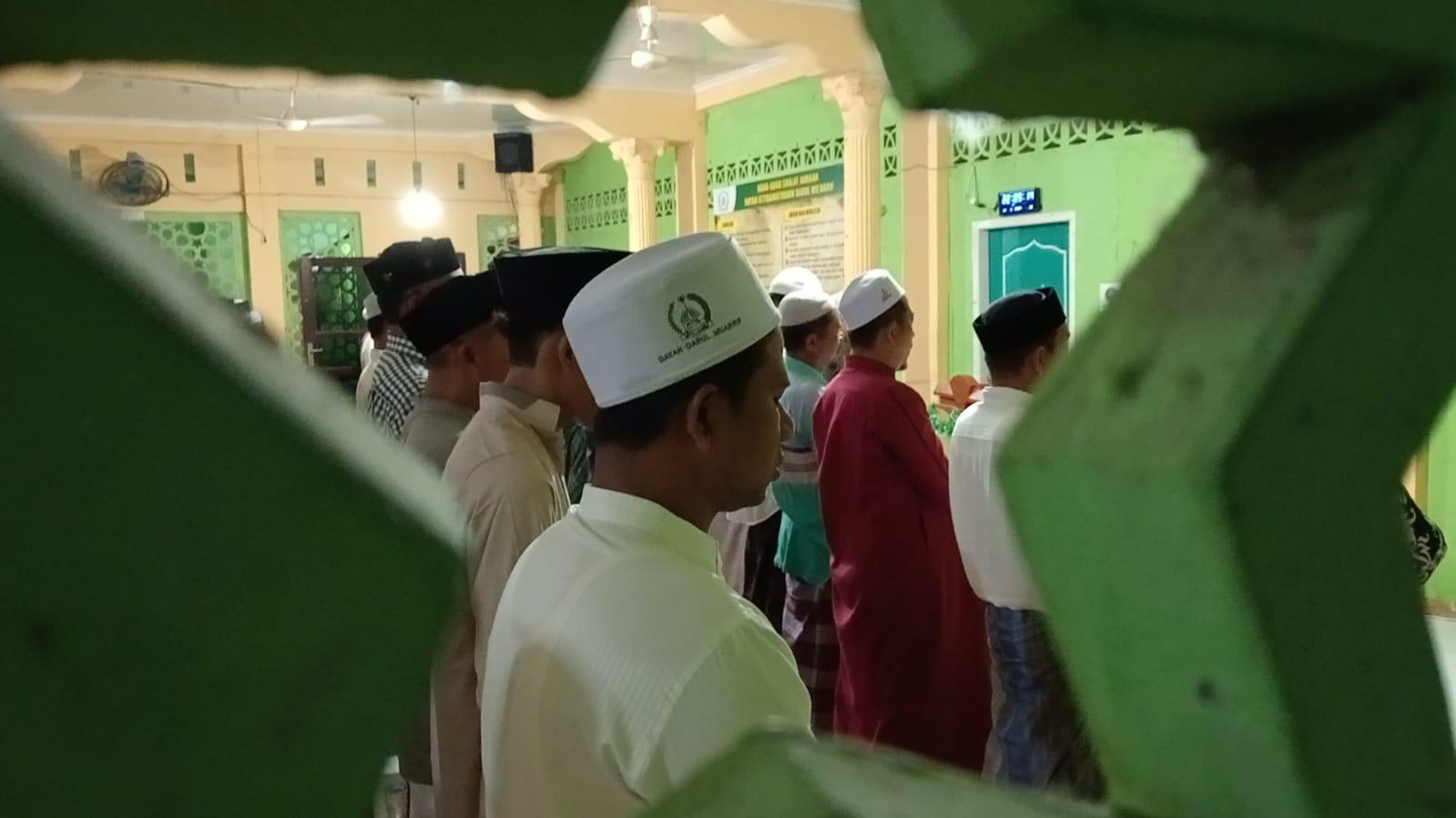 Dayah-Darul-Muarrif-melaksanakan-Shalat-Tarawih-perdana-1-Ramadhan-1445-H.jpg