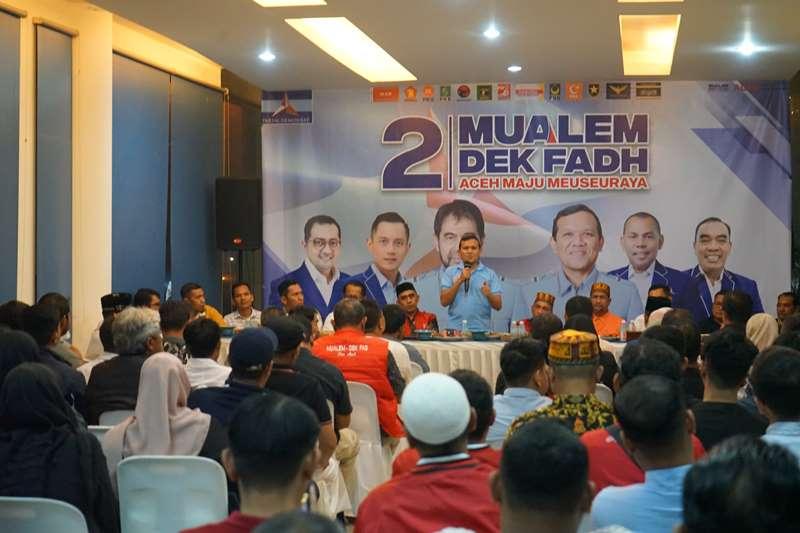Dek-Fadh-menyerukan-kepada-seluruh-tim-pemenangannya-untuk-terus-menyapa-masyarakat.jpg