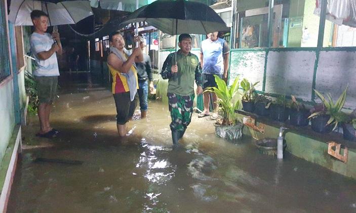 Diguyur-Hujan-Tengah-Malam-Danrem-Lilawangsa-Cek-Rumah-Prajurit-Terendam-Banjir.jpg
