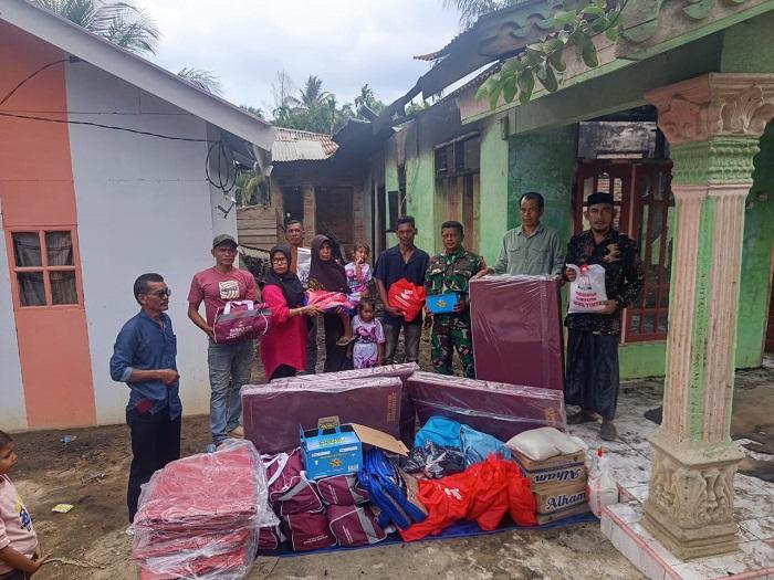 Dua Rumah Hangus Terbakar, Dinsos Aceh Timur Salurkan Bantuan Masa Panik - Serambinews.com
