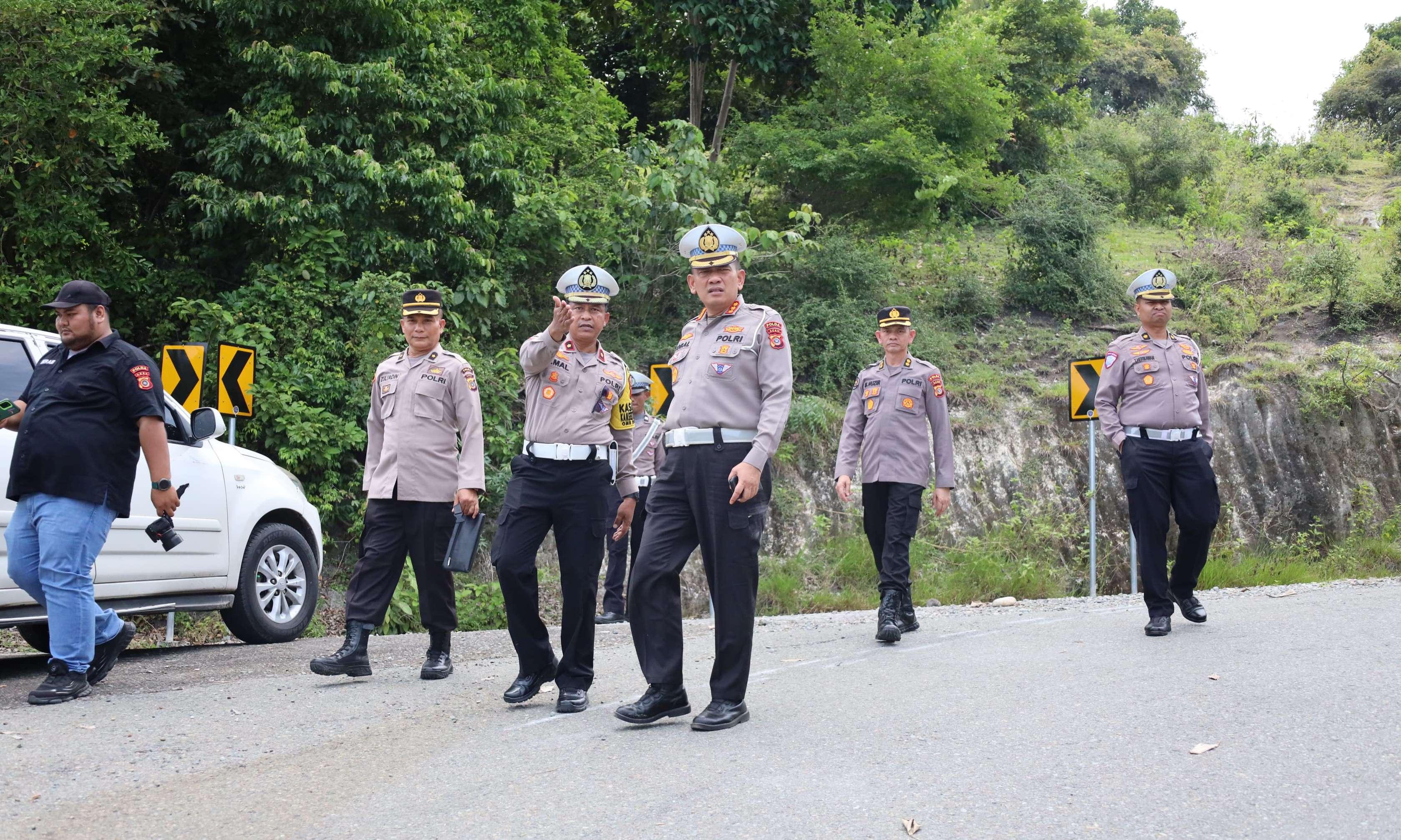 Dirlantas-Polda-Aceh-Kombes-M-Iqbal-Alqudusy-melakukan-pengecekan-titik-rawan-laka.jpg