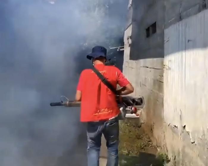 Dinkes Nagan Raya Gencarkan Fogging Cegah Penyakit di Desa Terdampak Banjir