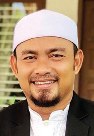 Dr-DAMANHUR-ABBAS-Ketua-MES-Lhokseumawe-dan-Dosen-FEB-Unimal.jpg