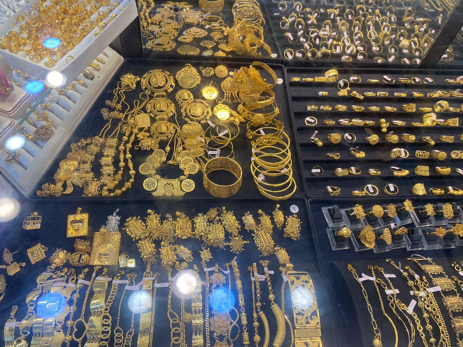 Emas-Perhiasan-di-Toko-Emas-Italy.jpg