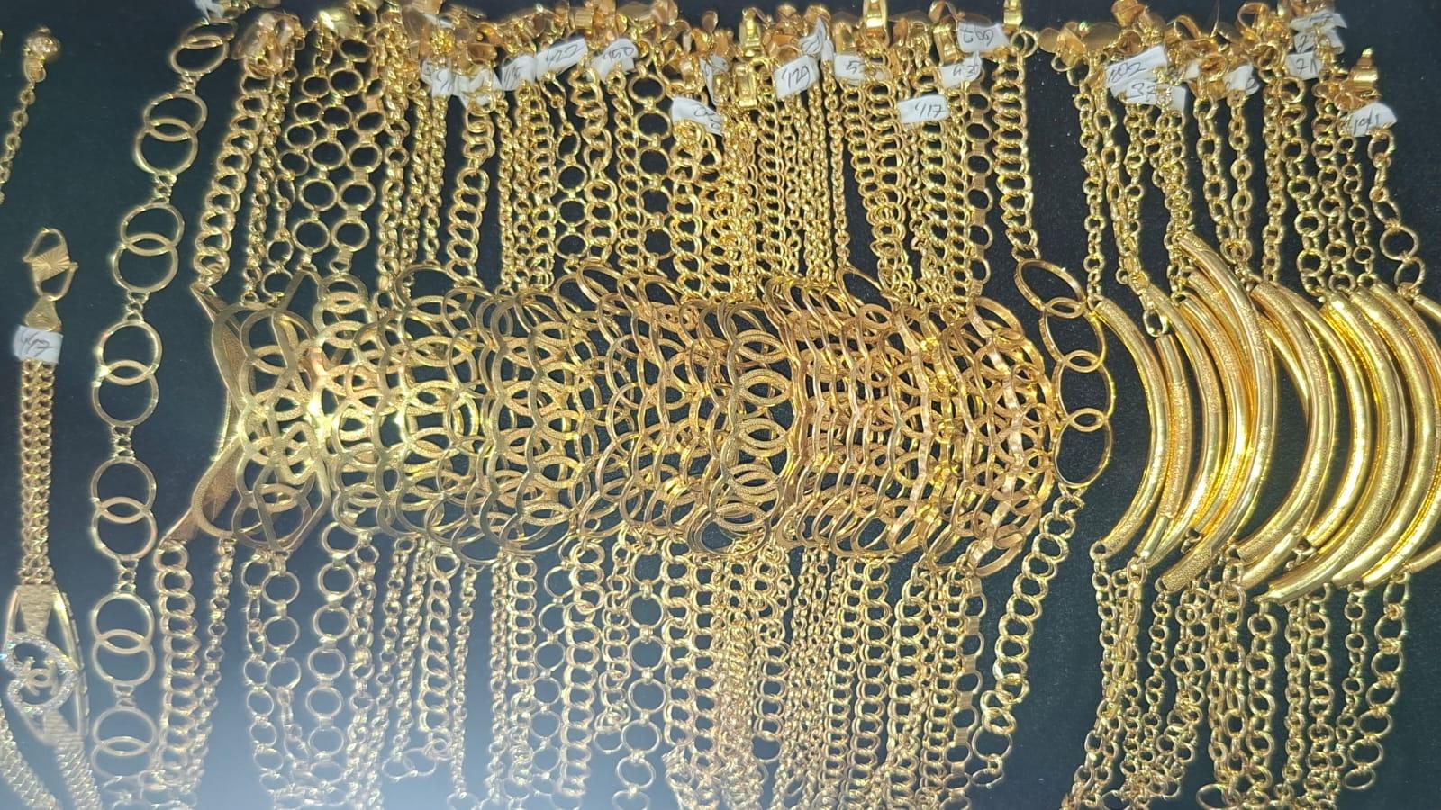 Emas-di-toko-Tiara-di-Idi-Rayeuk-Aceh-Timur-Rabu_2026.jpg
