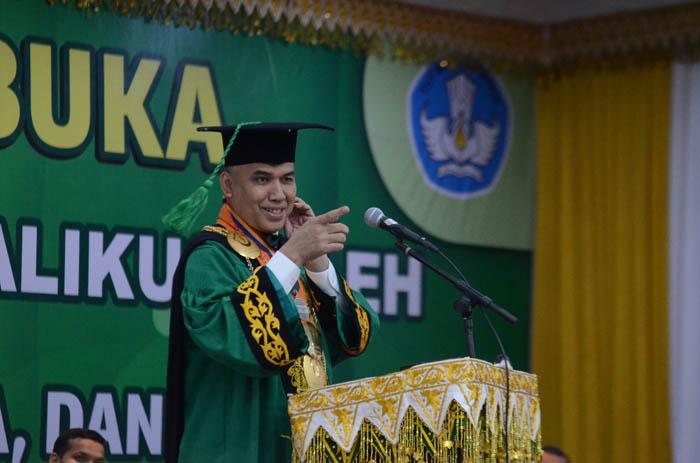 Ratusan Mahasiswa Unimal Diwisuda, 101 Orang Lulus Cumlaude, Ini Pesan Rektor