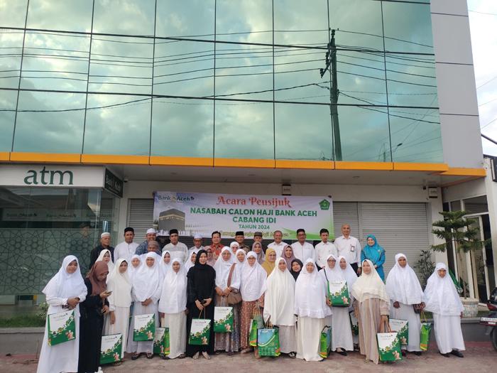 Bank Aceh Cabang Idi Rayeuk Peusijuk 53 Calon Jamaah Haji 2024