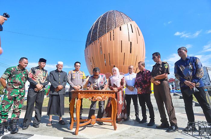 Pj Bupati Pidie Resmikan Tugu Aneuk Mulieng, Icon Megah di Kota Sigli ...