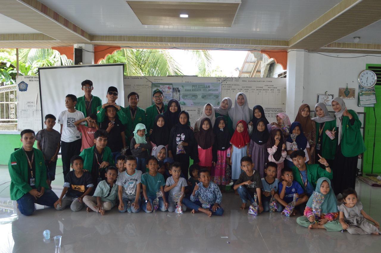 Mahasiswa KKN 23 Latih Anak Kreatif Buat Gantungan Kunci Resin dan Shrink Paper