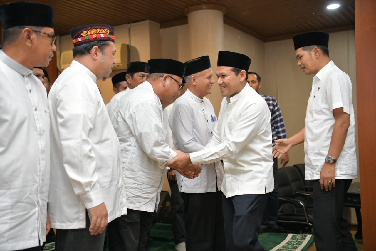 Fadhlullah-salami-calon-jamaah-haji-Pemerintah-Aceh-2025.jpg