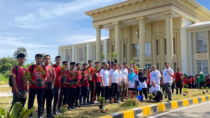 Fakultas-Hukum-Unimal-Gelar-Tanam-Pohon-dan-Beri-Penghargaan-Mahasiswa-Berprestasi.jpg