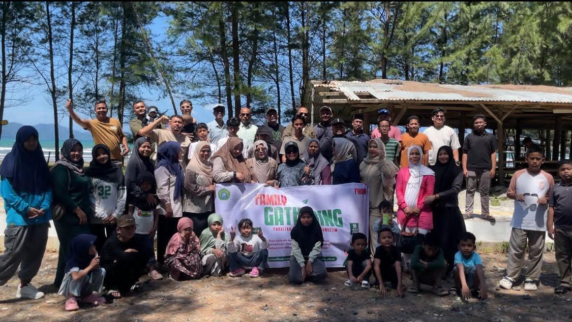 Fikom Umuslim Bireuen Gelar Raker dan Family Gathering di Pantai Riting Lhoknga - Serambinews.com