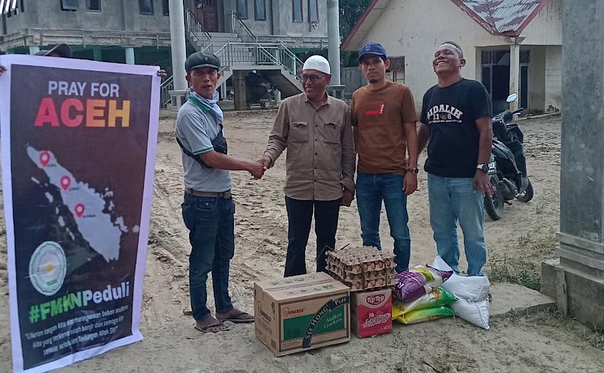 Forum-Masyarakat-Kecamatan-Nibong-menyalurkan-untuk-membantu-korban-banjir.jpg
