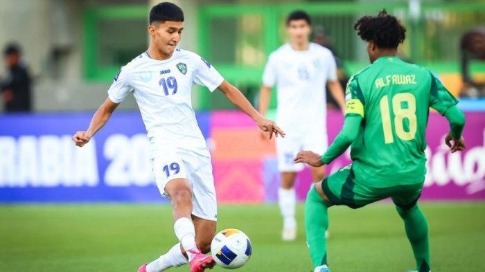 Gelandang-Uzbekistan-Erembetov-dan-gelandang-Arab-Saudi-Abdul-Aziz-Al-Fawaz-di-final-Piala-Asia-U17.jpg