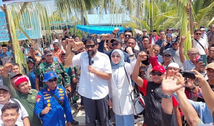 Gubernur-Aceh-di-Pulau-Panjang-salah-satu-dari-empat-pulau-yang-dikembalikan-ke-Aceh.jpg