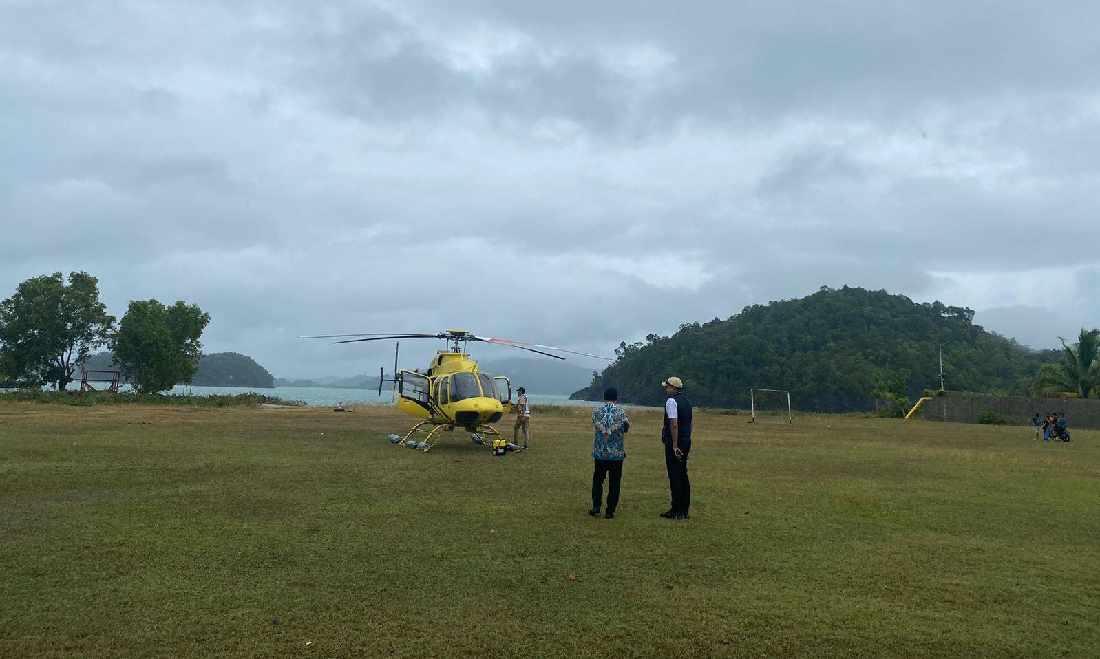 Helikopter-berwarna-kuning-dengan-kode-regristrasi-PK-BSM-mendarat-darurat-di-Aceh-Jaya.jpg