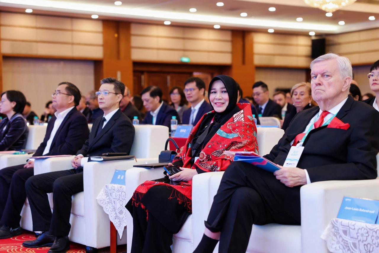 Illiza-di-Maritime-Silk-Road-Conference-di-Kota-Wenzhou.jpg