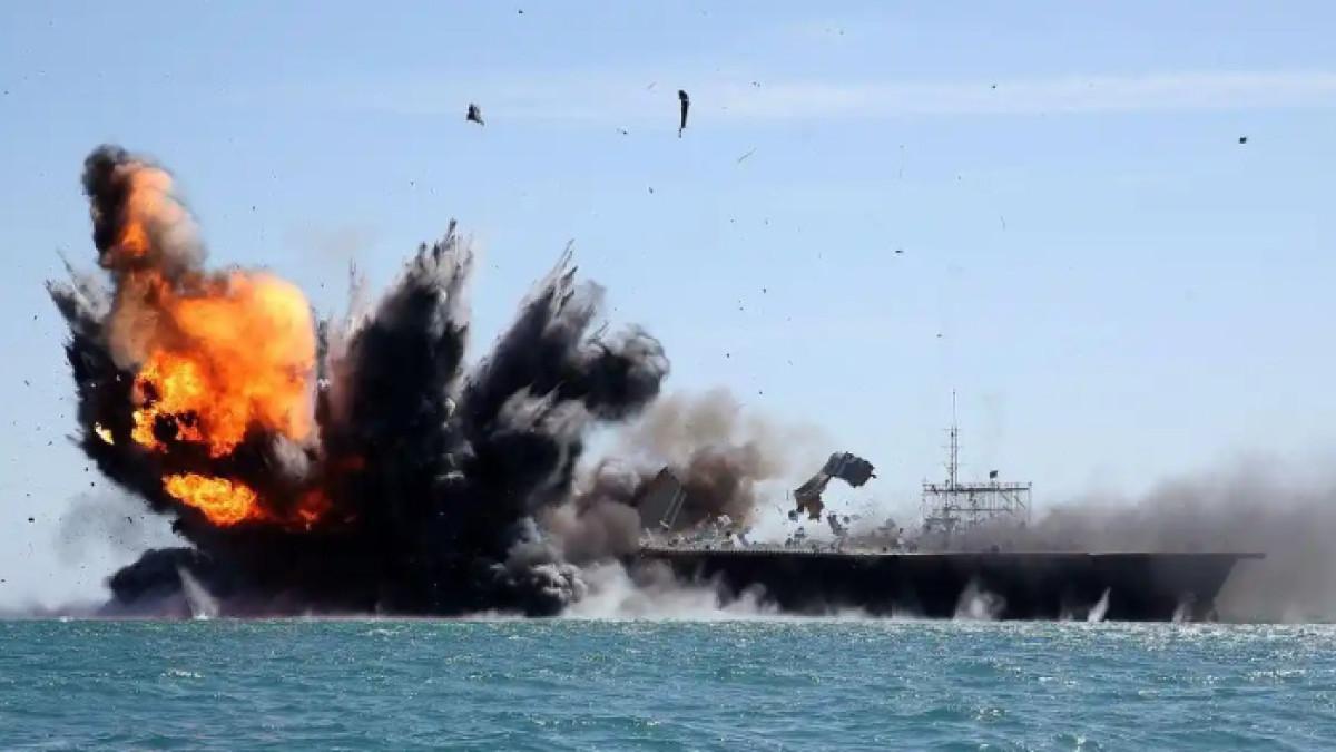 Iran-menyerang-kapal-angkatan-laut-dalam-latihan-militer-di-Selat-Hormuz.jpg
