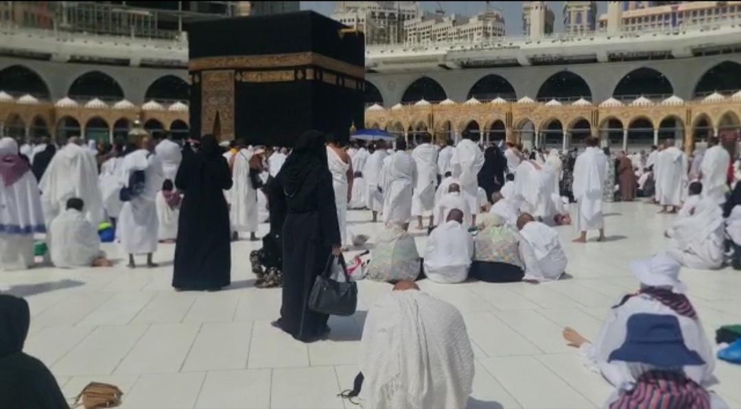 Jamaah-haji-Aceh-berdoa-di-depan-kabah-usai-melaksanakan-tawaf.jpg