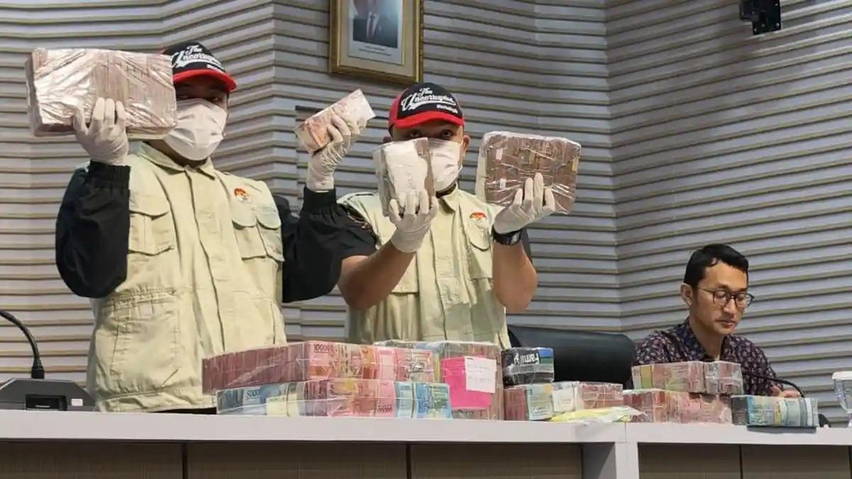 KPK-menetapkan-Bupati-Pati-periode-20252030-Sudewo-sebagai-tersangka.jpg