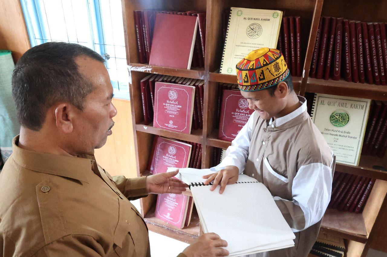 Kadinsos-Aceh-Inspeksi-RSBM-Ladong-Terharu-Mendengar-Bacaan-Alquran-Braille-Anak-Disabilitas.jpg