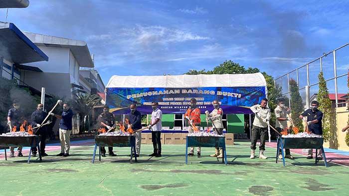Kanwil-Bea-Cukai-Aceh-musnahkan-Barang-bukti-rokok-ilegal.jpg