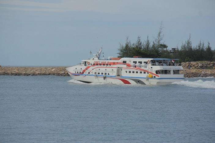 Kapal-cepat-Express-Bahari-Pelabuhan-Ulee-Lheue-Banda-Aceh-Balohan-Sabang.jpg