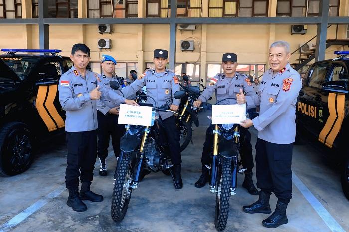 Kapolda Aceh Salurkan 5 Unit Mobil dan 15 Sepmor untuk Dua Polres