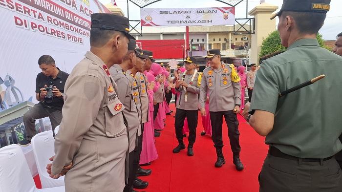 Kapolda-Acehdidampingi-Kapolres-Pidie-AKBP-Jaka-Mulyana-SIK-bersalaman.jpg
